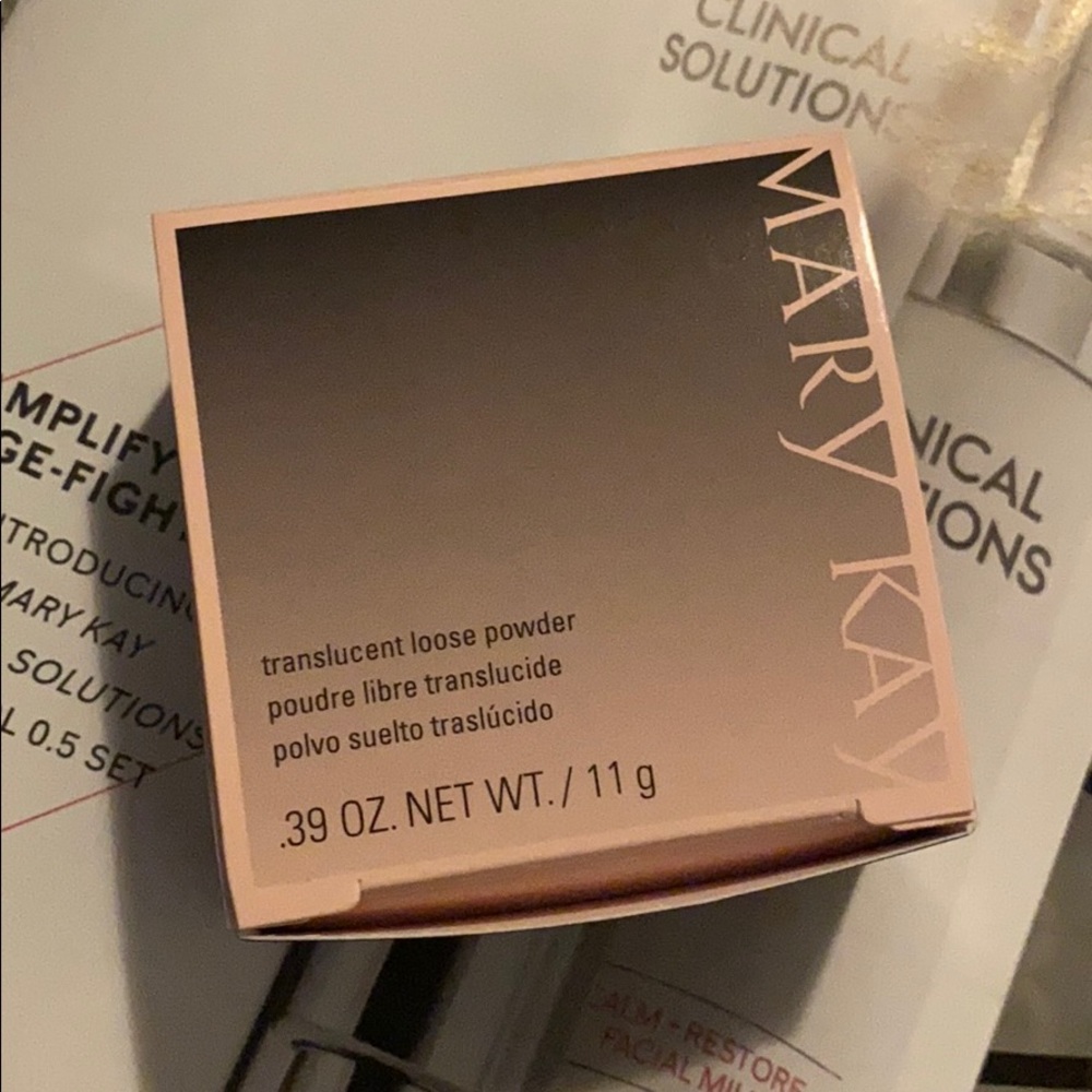 Translucent loose powder